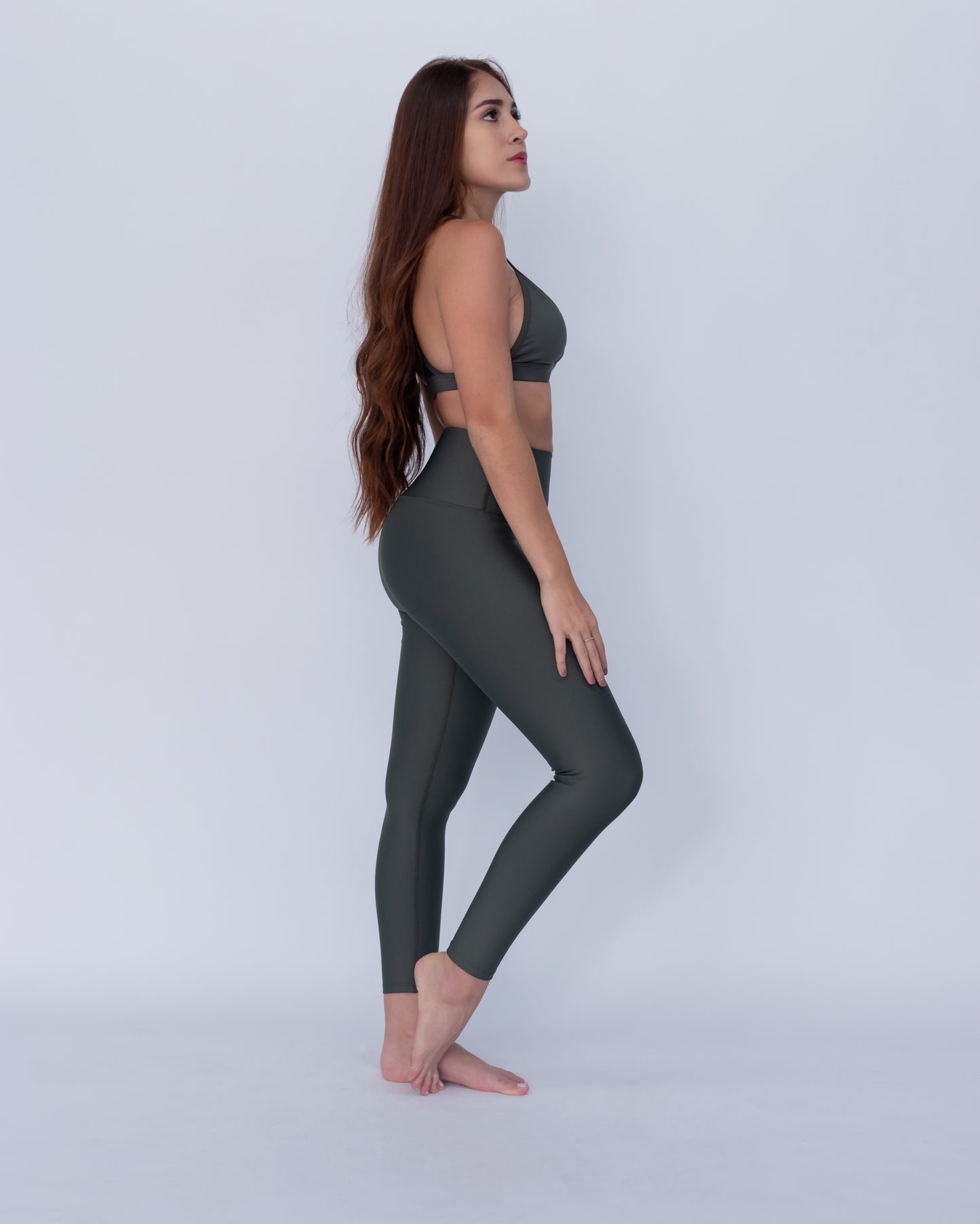 Legging brillante efecto cuero control abdomen color gris profundo