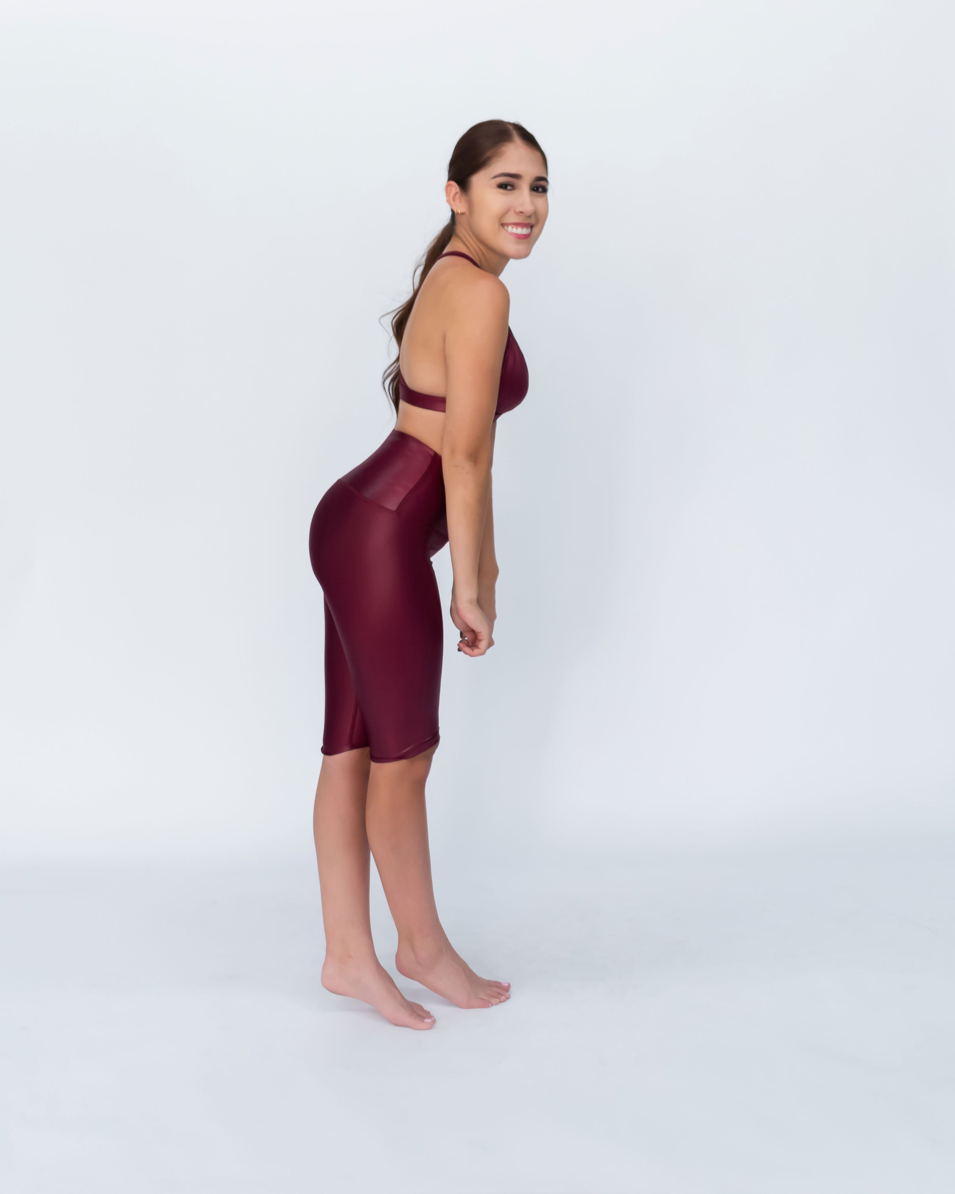 Biker Deportivo mate unicolor control de abdomen color vino tinto
