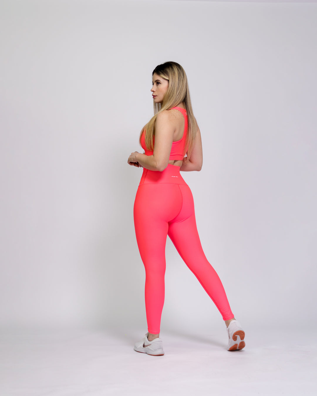 Top unicolor deportivo Emma color Fuccia