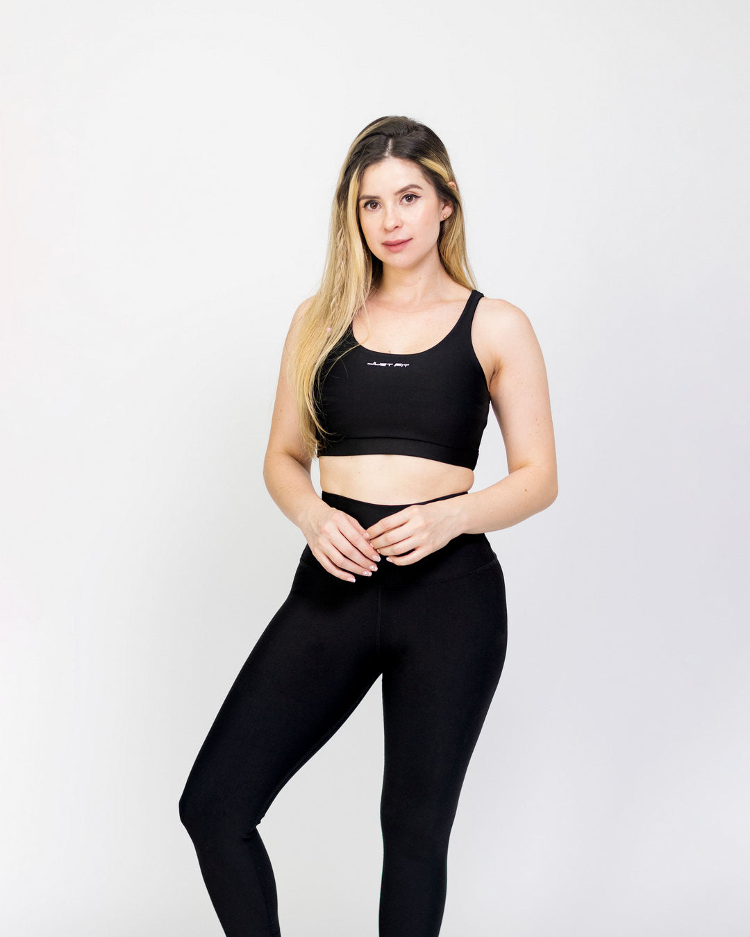 Top unicolor deportivo Julia color Negro