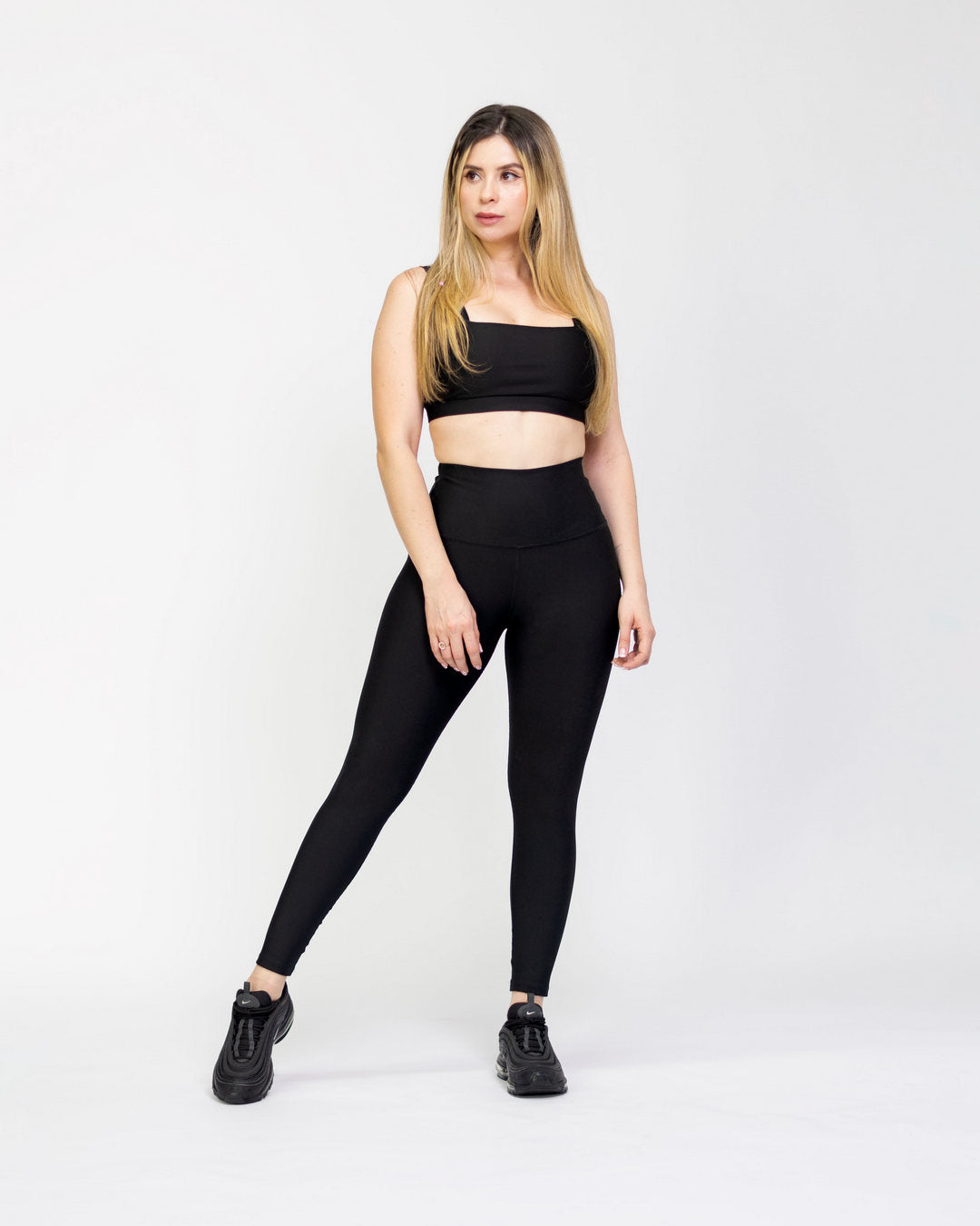 Top unicolor deportivo olivia color Negro