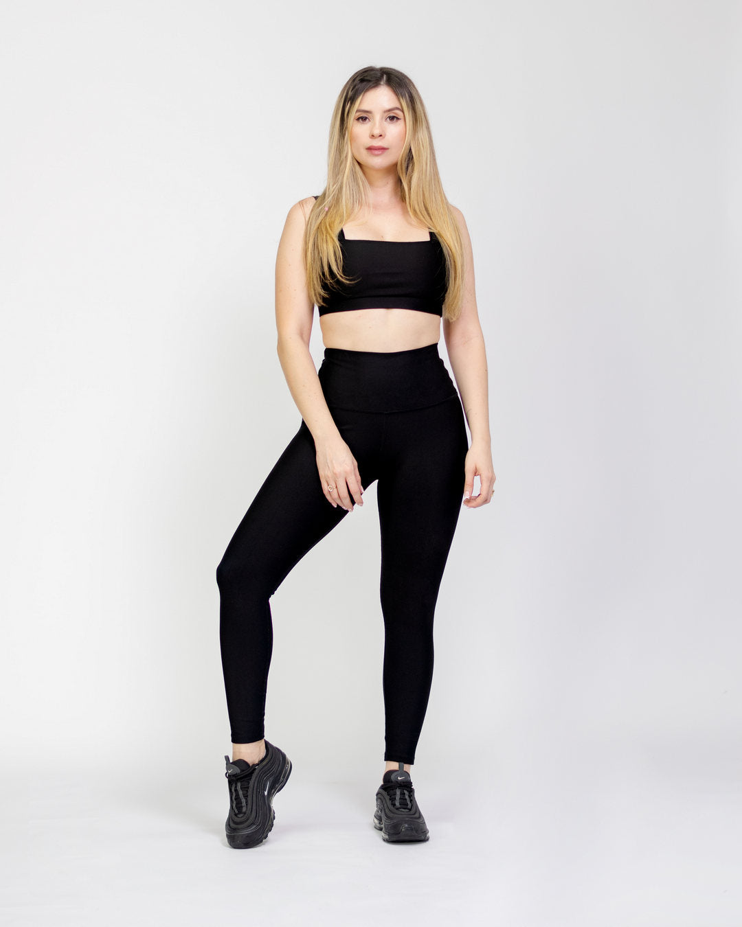 Top unicolor deportivo olivia color Negro