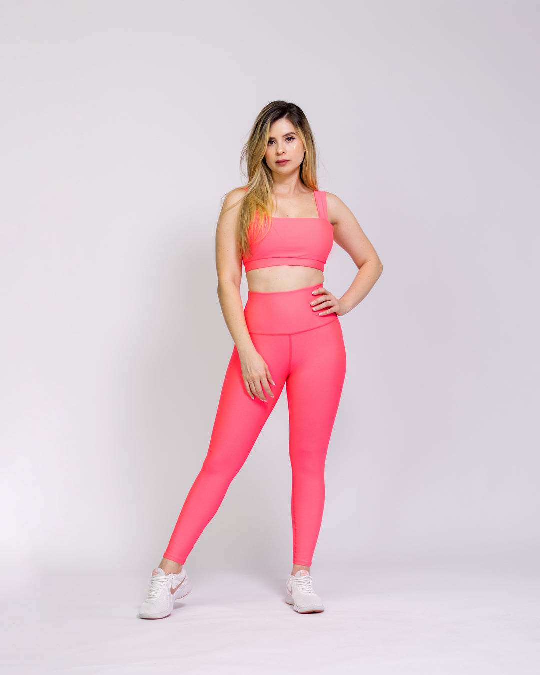 Top unicolor deportivo olivia color Fuccia