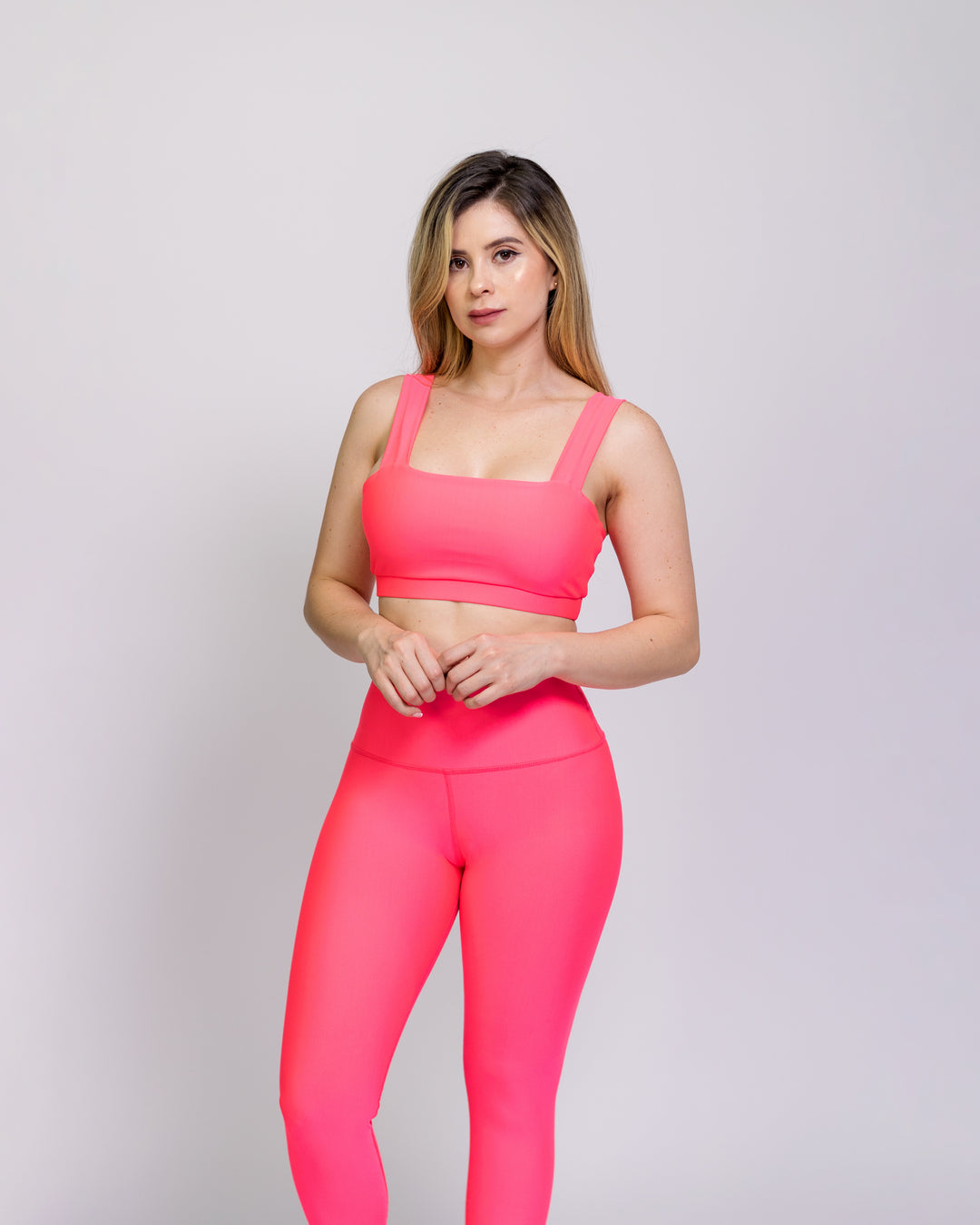 Top unicolor deportivo olivia color Fuccia