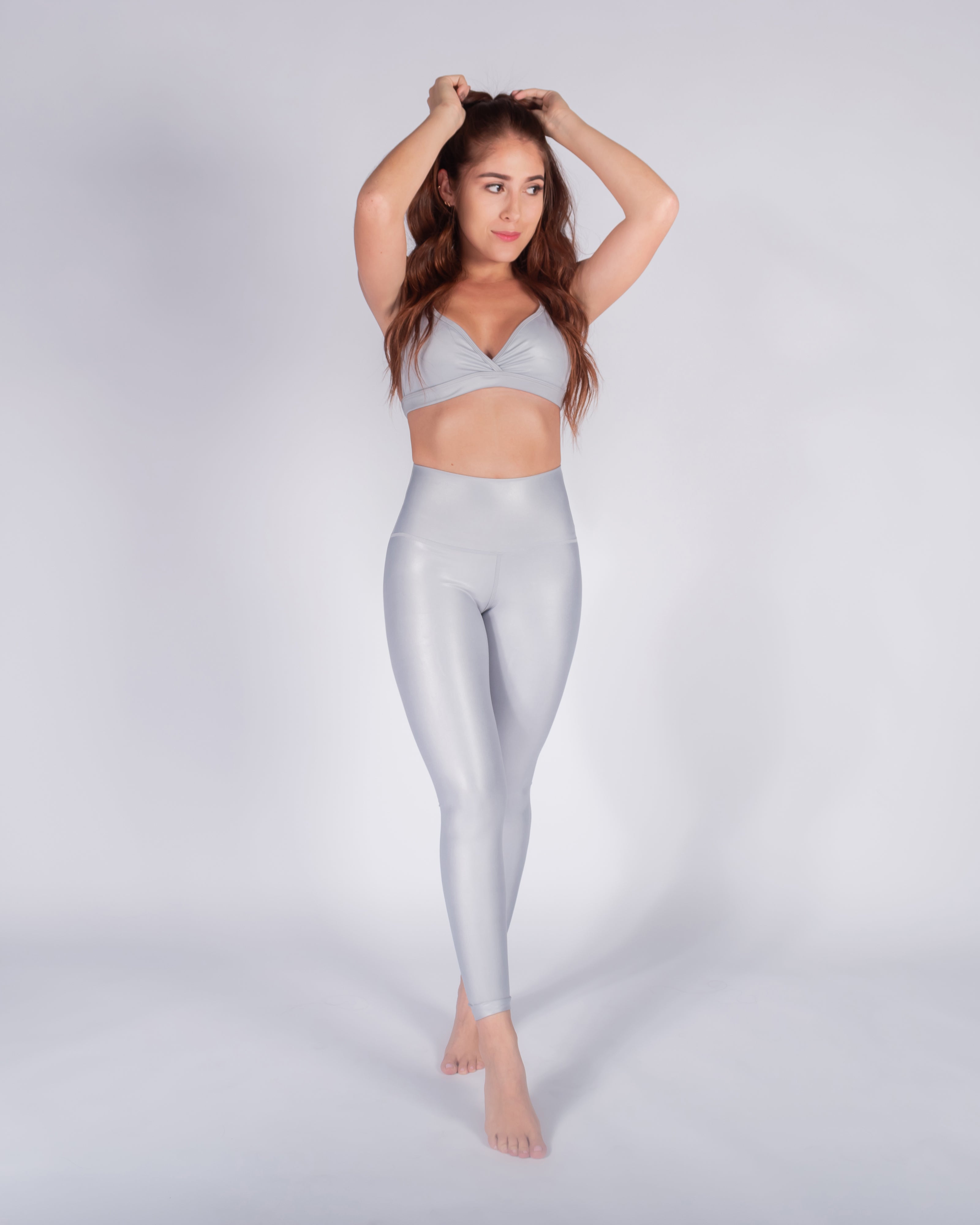 Legging brillante efecto cuero control abdomen color gris plata