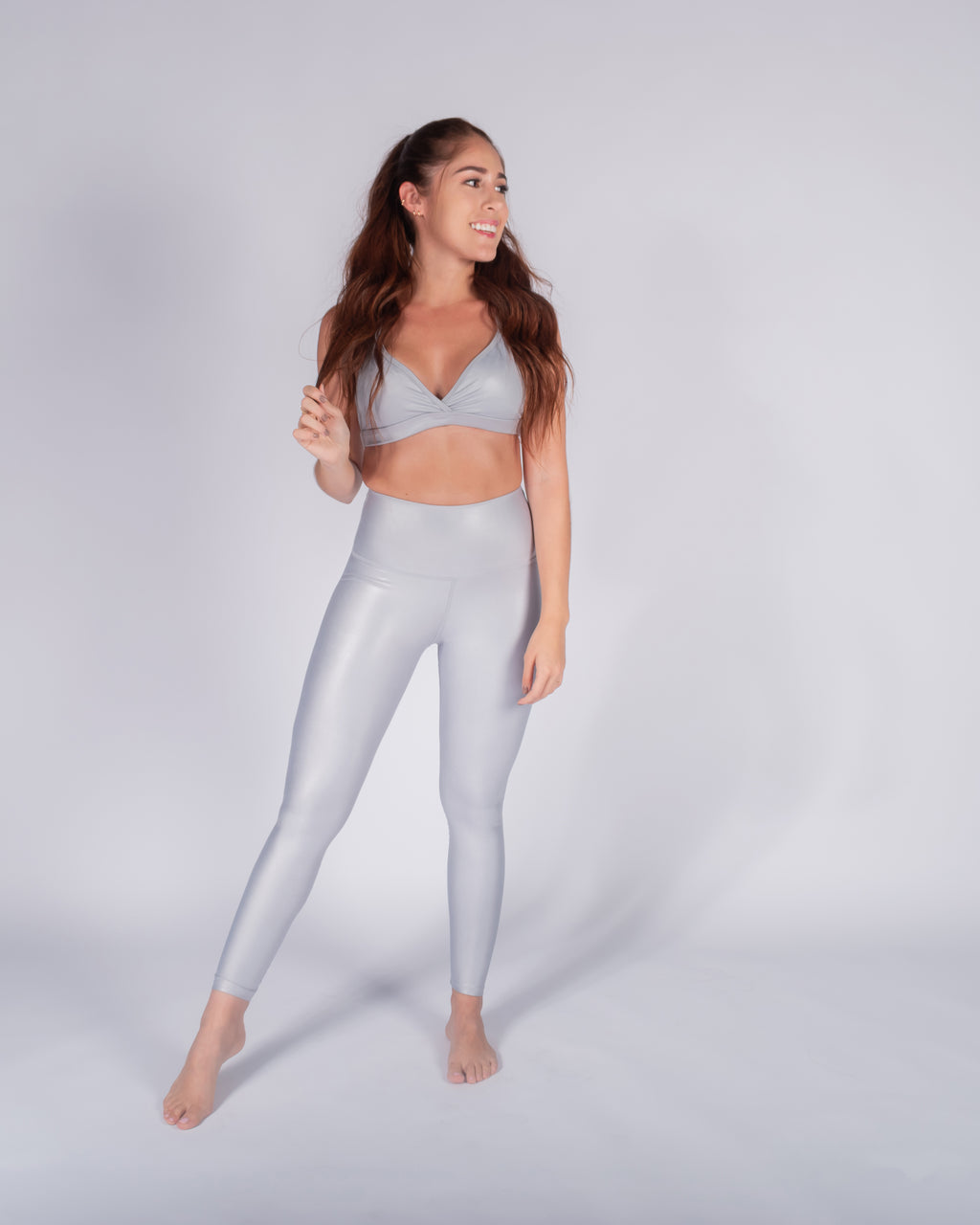 Legging brillante efecto cuero control abdomen color gris plata