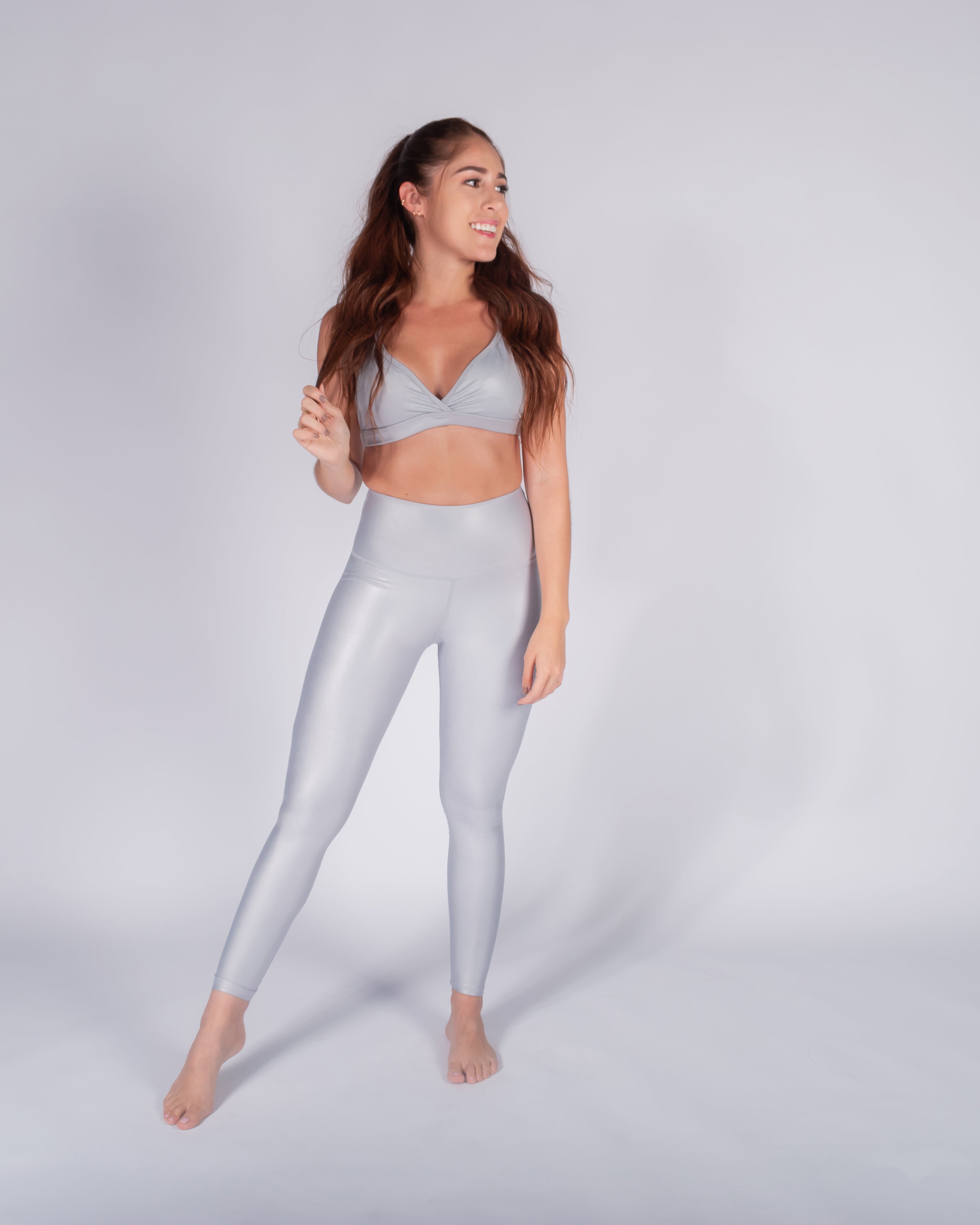 Legging brillante efecto cuero control abdomen color gris plata