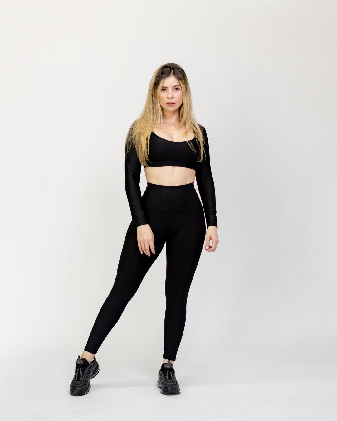 Top unicolor deportivo Alma color negro
