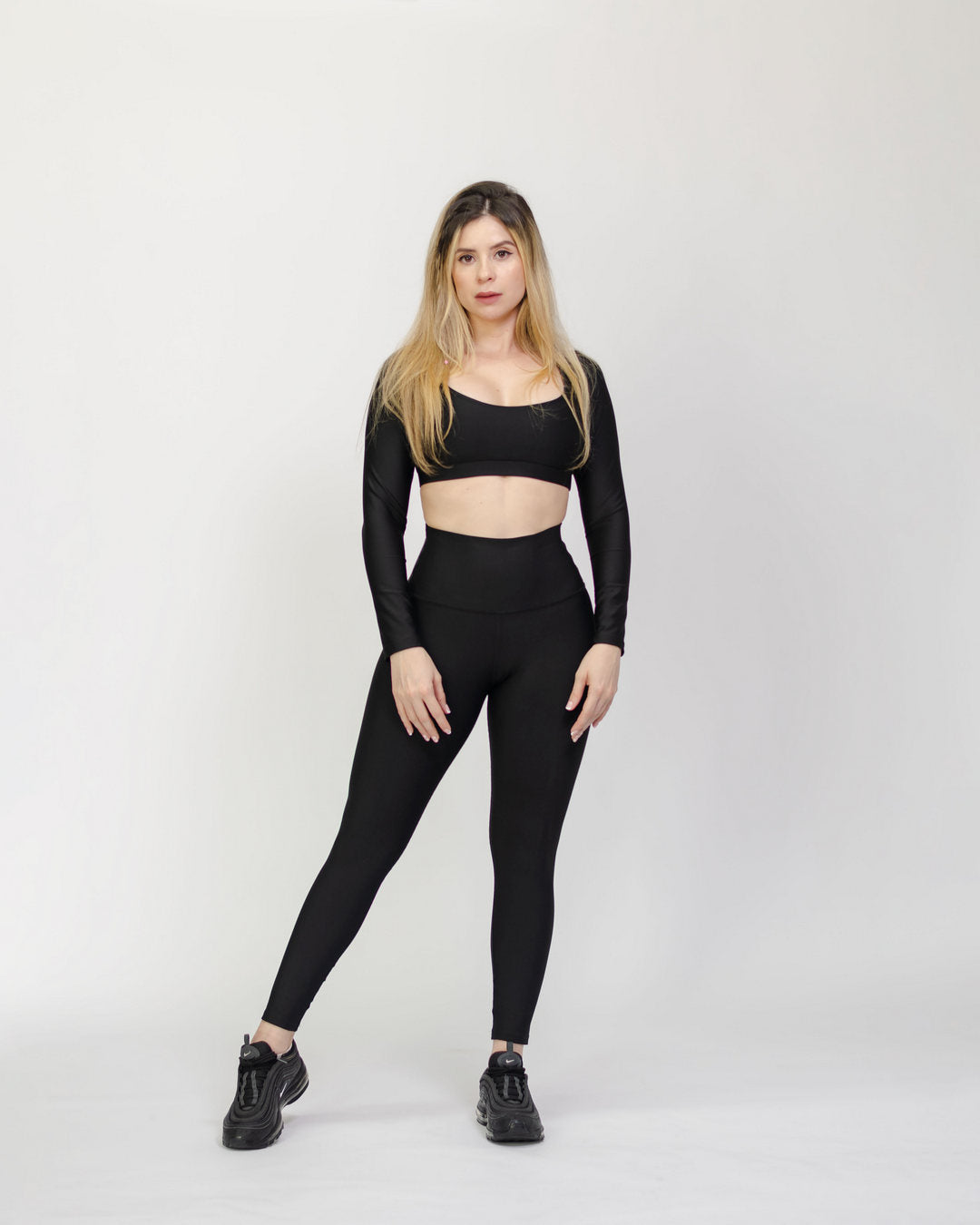 Top unicolor deportivo Alma color negro