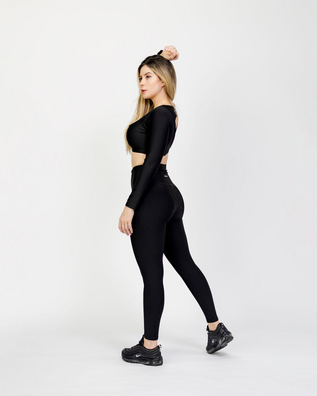 Top unicolor deportivo Alma color negro